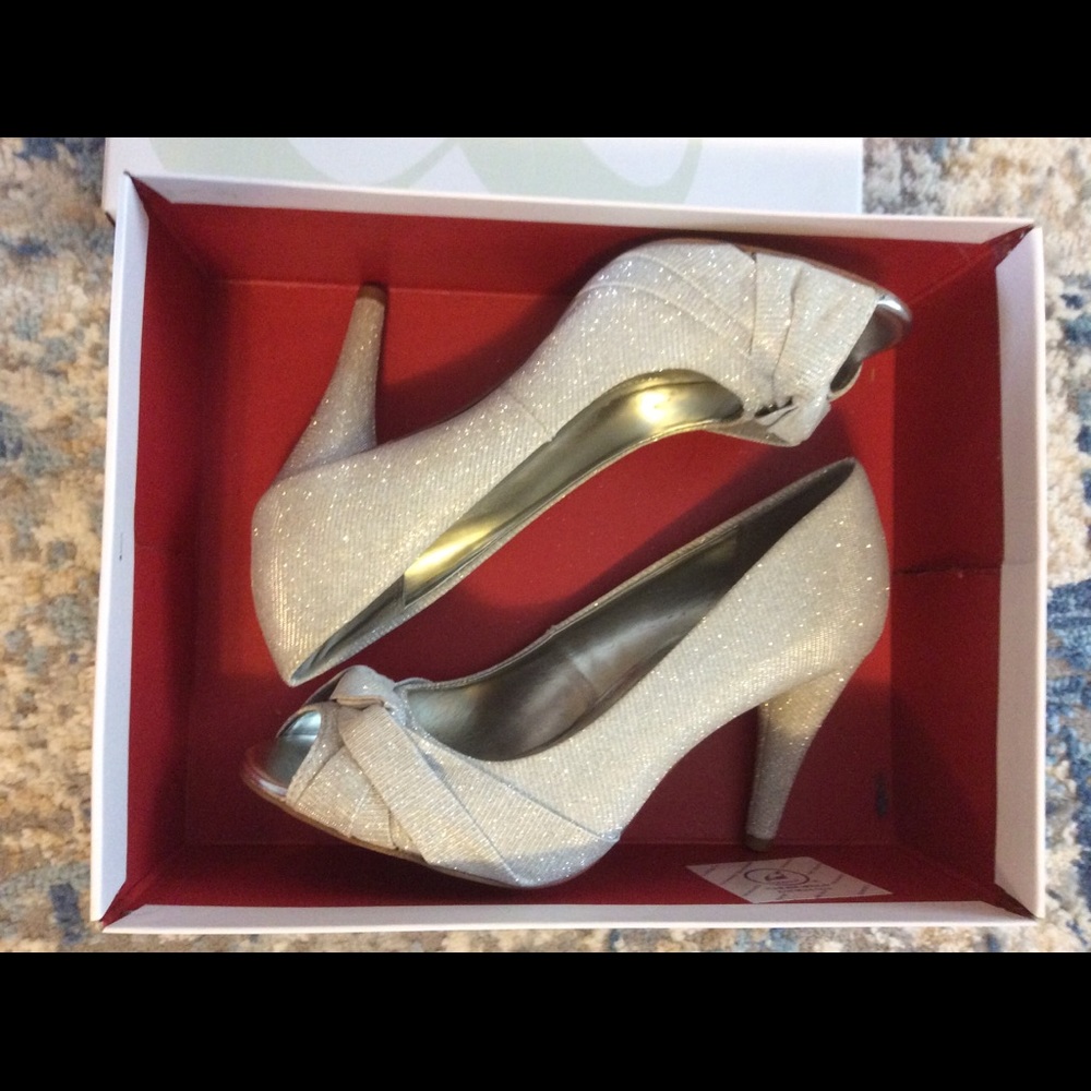 Special Occasions Peep-toe Pumps